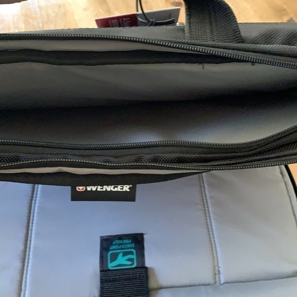nwt Wenger Swiss Company Black Legacy 17” Laptop Slimcase - Picture 6 of 8